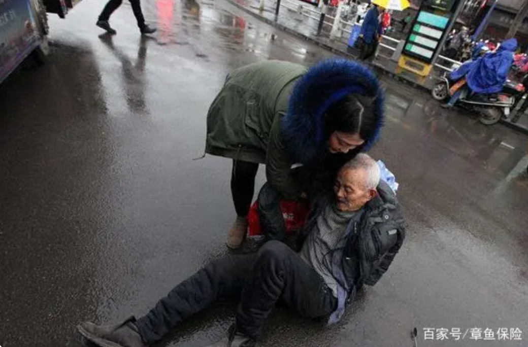 2019年10月20日  63歲老人雨天不慎滑倒，確診殘疾