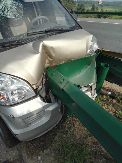 011 防滑施工途中慘遭車禍,陪伴我六年的施工車徹底報(bào)廢