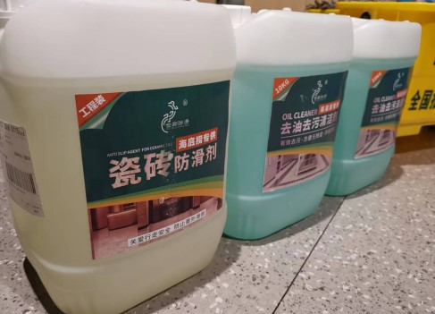 014 廣州白云店海底撈防滑項目,世卿與海底撈集團(tuán)的“緣分”就此開啟